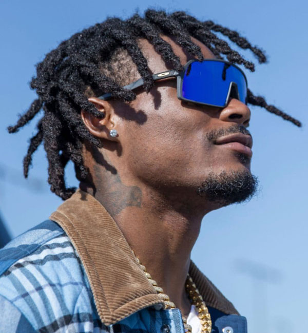 Mark the season with Oakley NFL Collection - Sunglass Hut