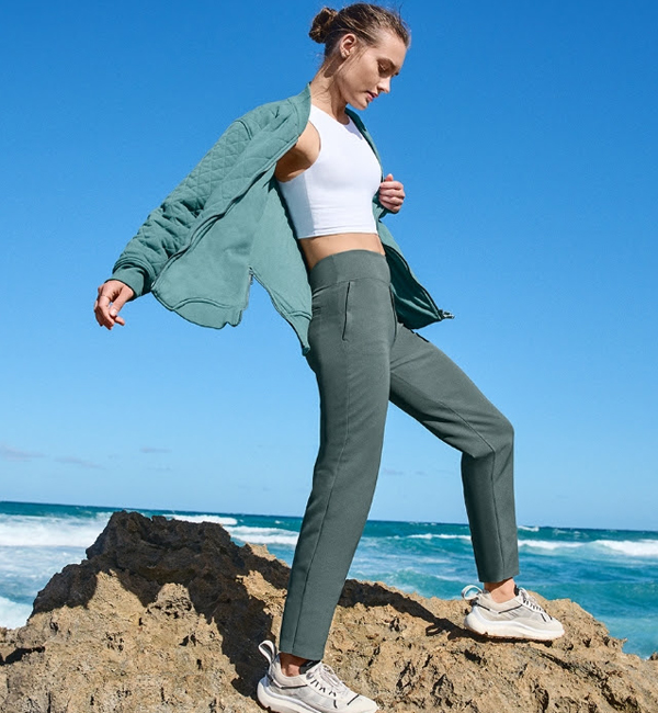 Styling the Athleta Endless Pant today! All links in my instagram